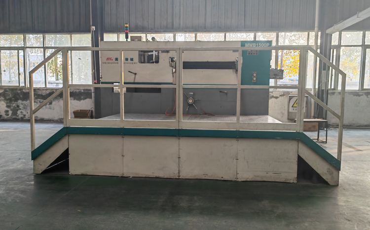 青岛美光半自动模切机